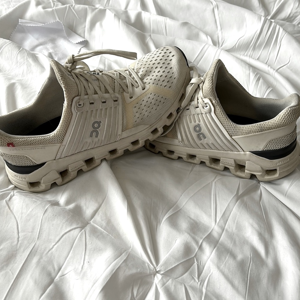 All white OnCloud Cloudswift women’s